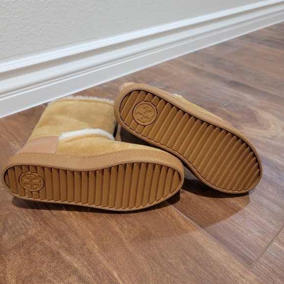 Boots - Picture 4 of 4